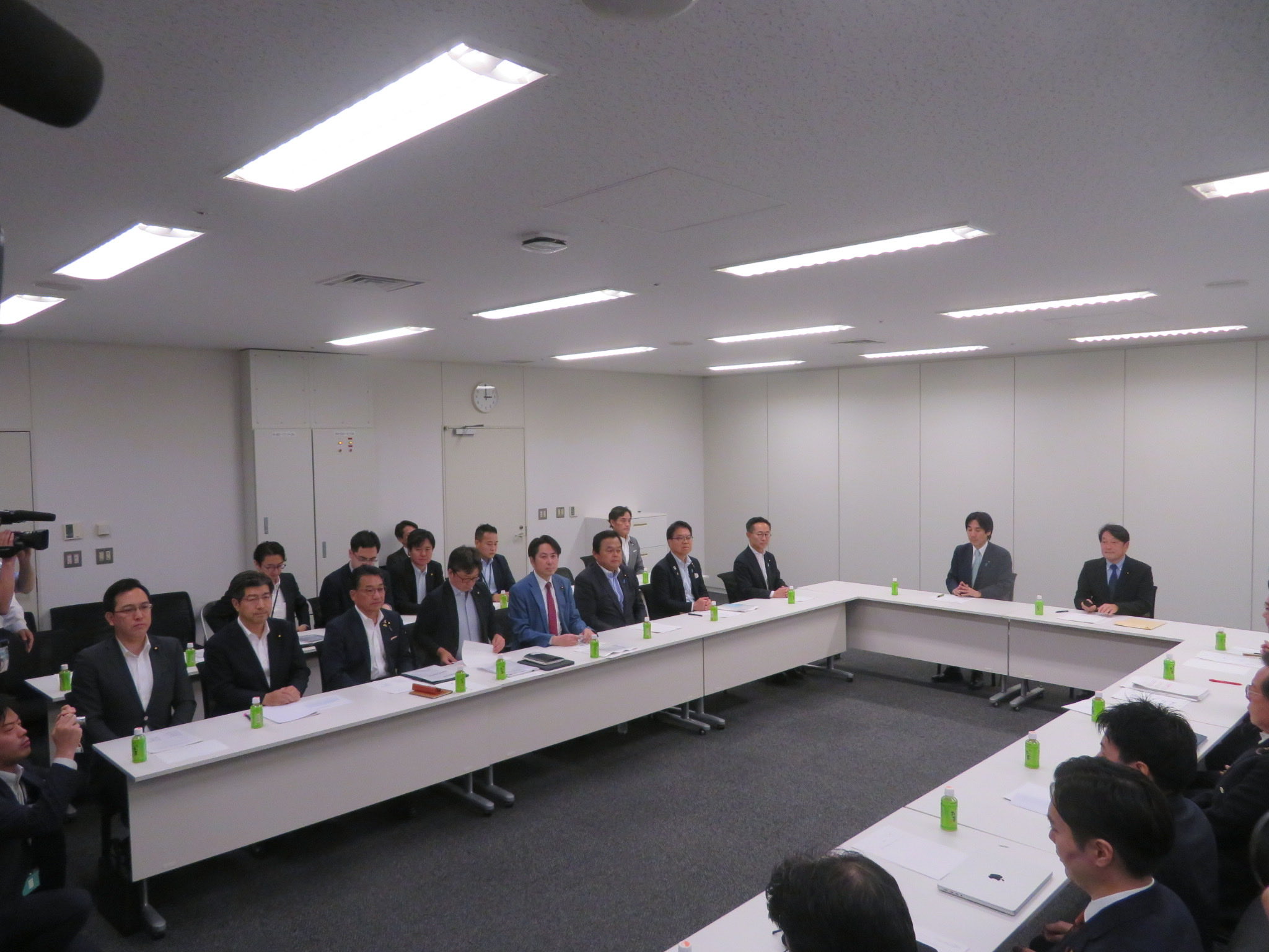 社会保障国民会議の実務者会議後の記者会見の模様
