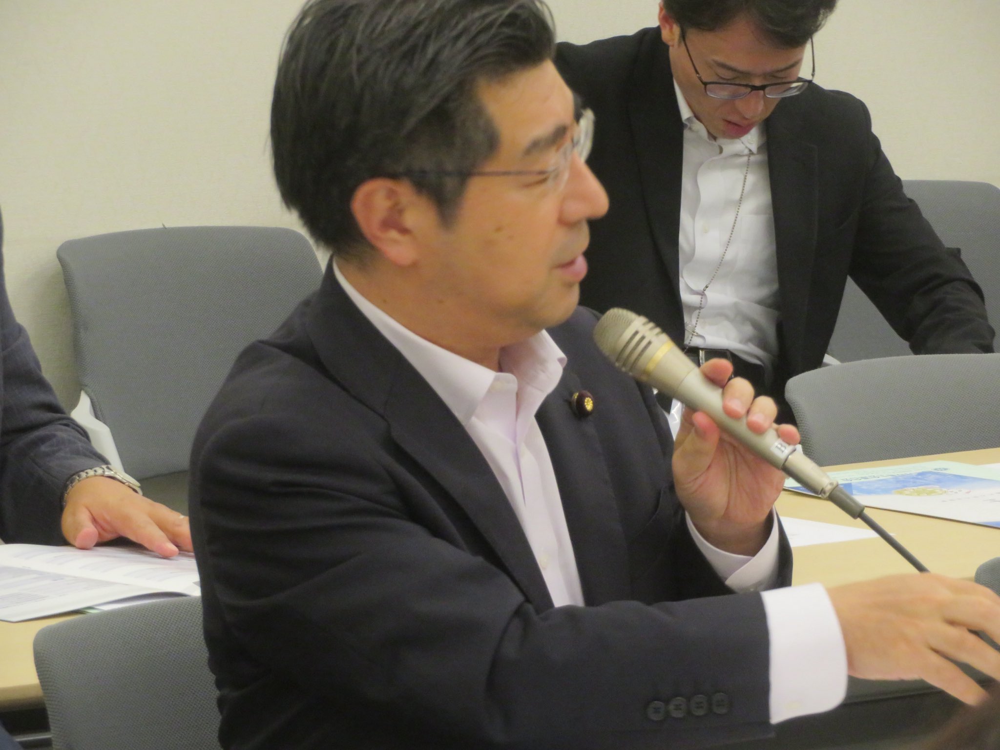 日本行政書士会連合会の宮本重則会長、日本行政書士政治連盟の常住豊会長はじめ、行政書士の先生方と懇談