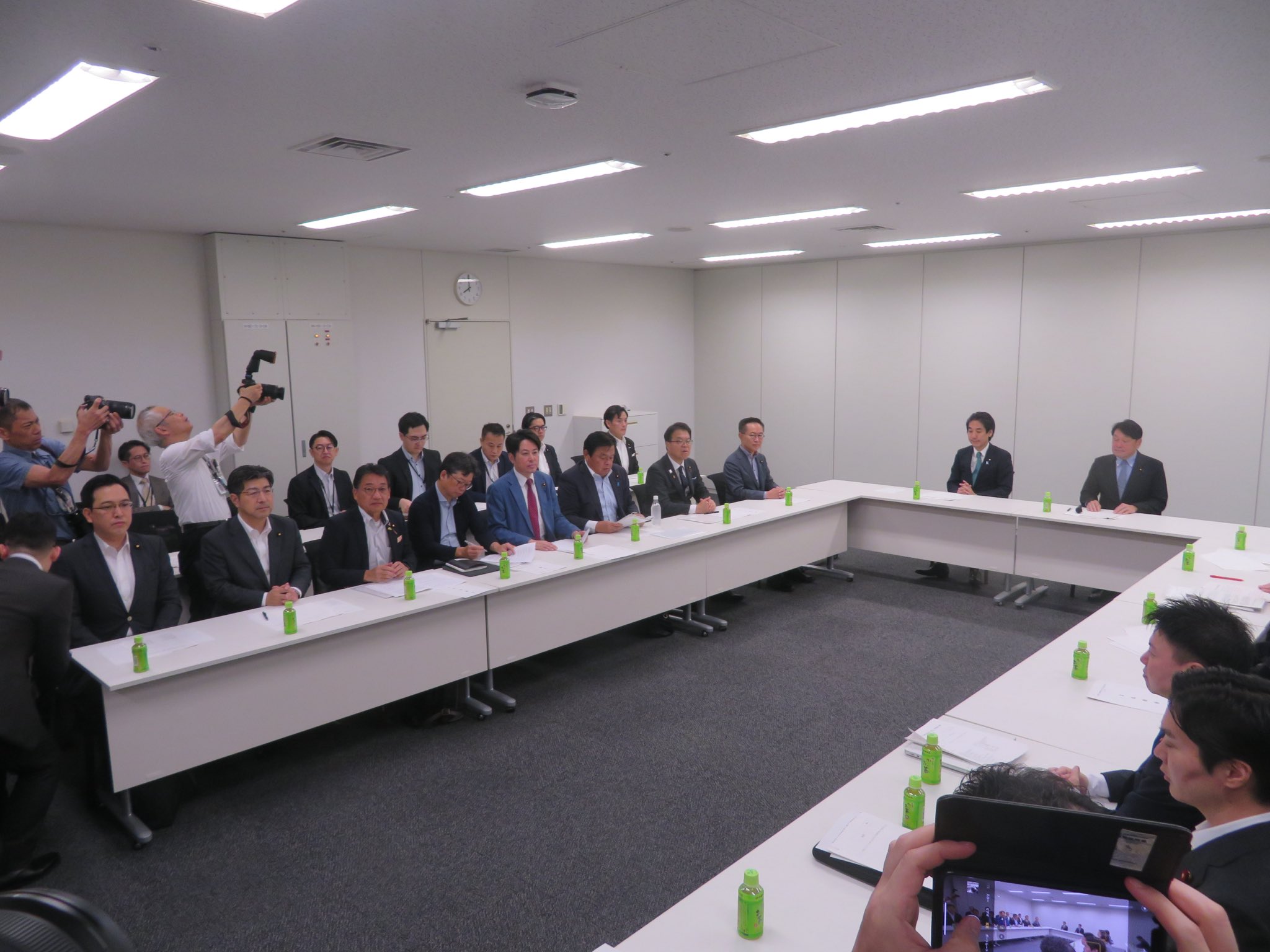 「所得に連動したきめ細かな給付」実現に向けた「中間取りまとめ案」について議論