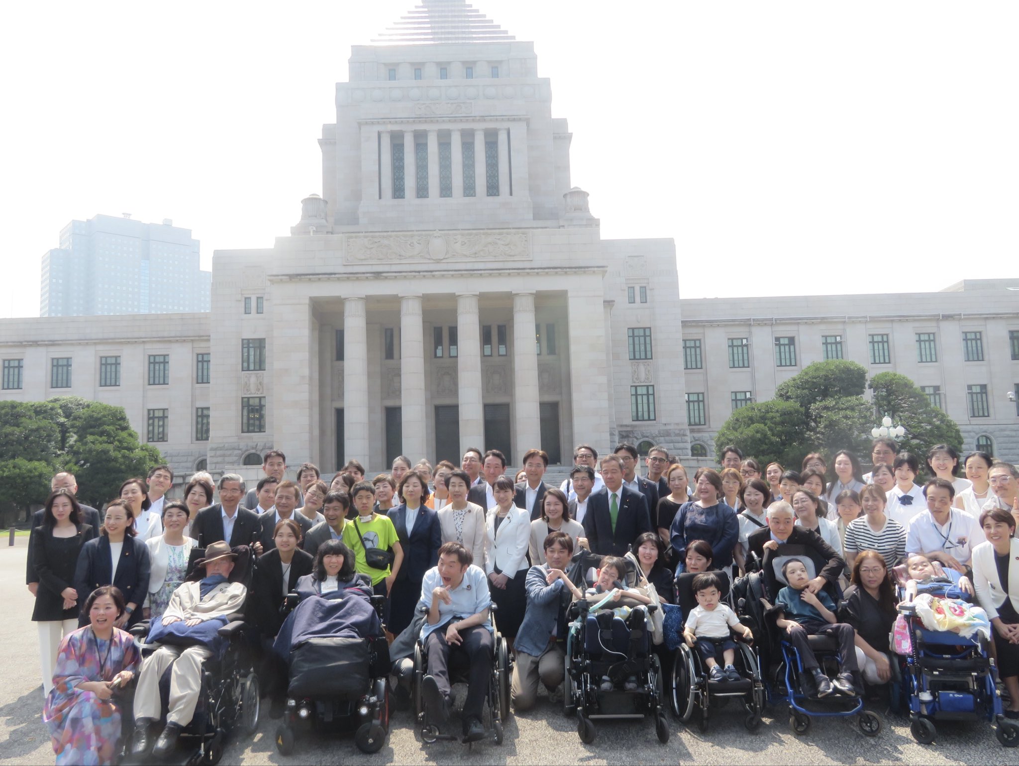 医療的ケア児支援法の改正本案が全会一致