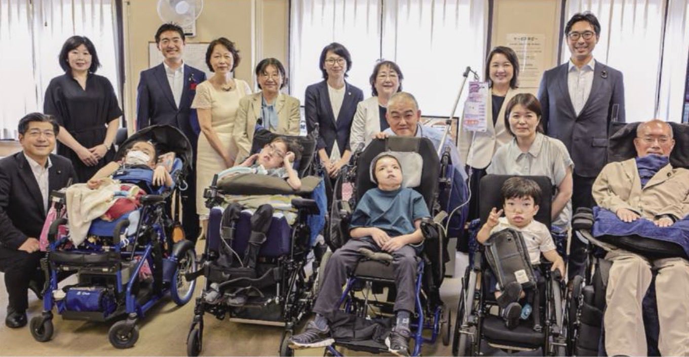 「医療的ケア児支援法案改正案」の成立に立ち会おうと、医療的ケアが必要な皆様、ご家族の皆様が全国から駆けつけてこられました