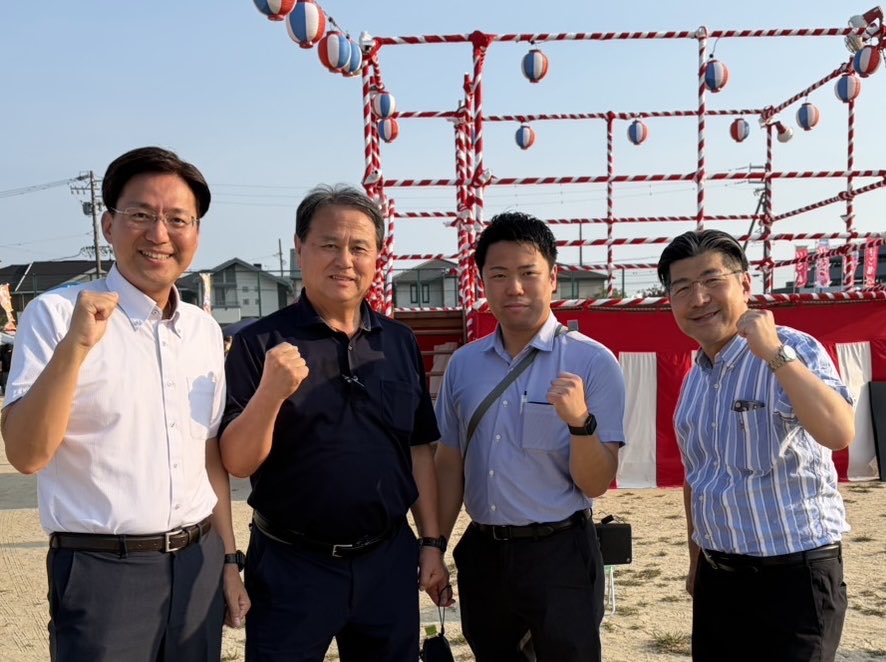木村つばさ さん(中川・副支部長)と、名古屋市中川区内、新家(にいや)夏祭りに。
同じく中川区・ご近所の 木下まさる 市会議員、犬かい明佳 衆議院議員も。