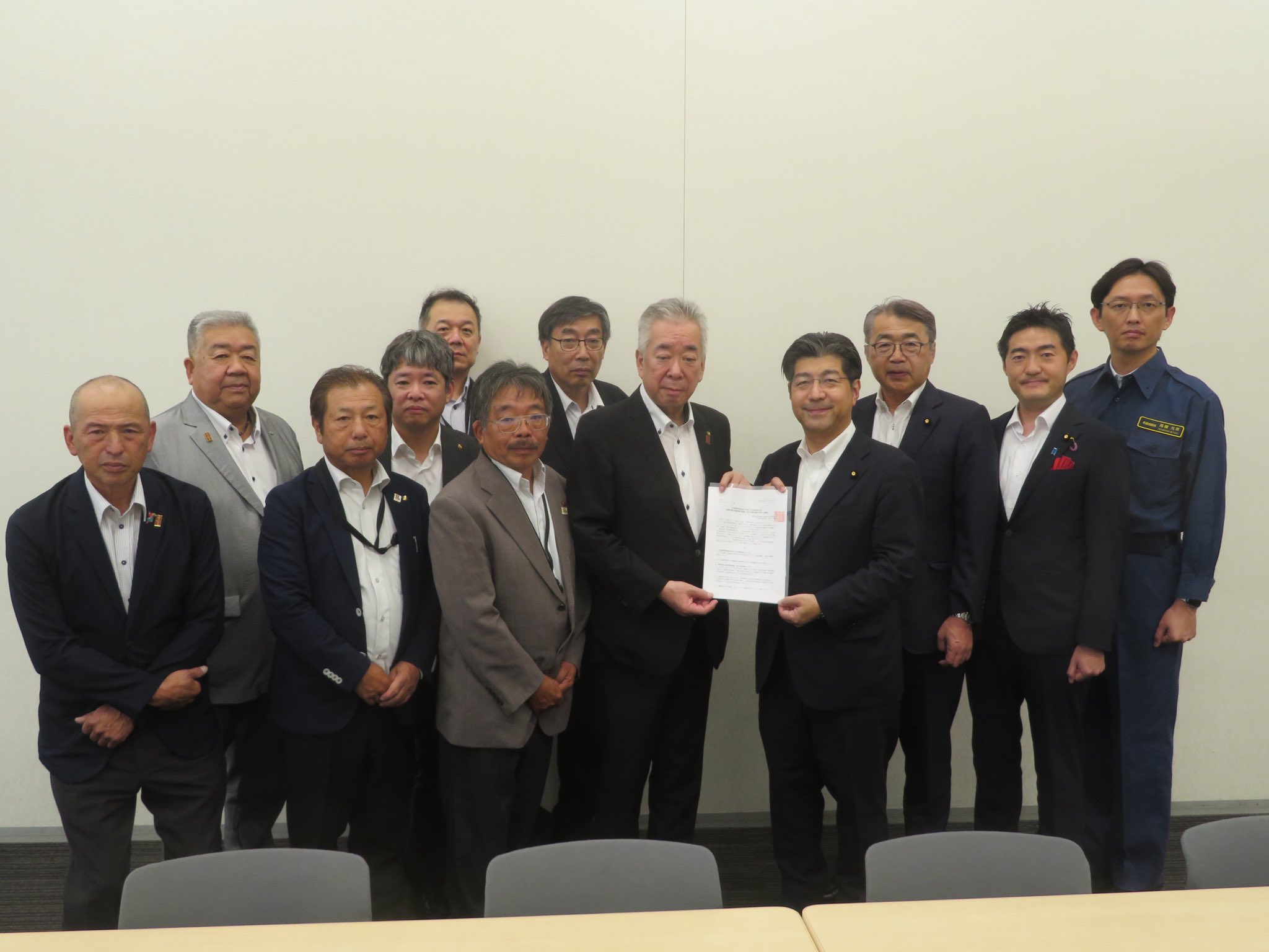 全建総連（全国建設労働組合総連合）の鈴木貴雄委員長はじめ全国から集まった役員の皆様よりご要請
