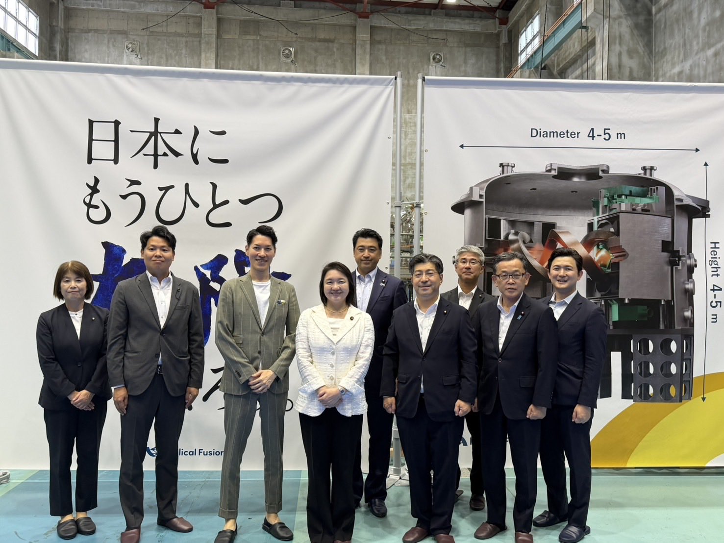 自然科学研究機構・核融合科学研究所(山田弘司所長)(岐阜県土岐市)を、竹谷代表はじめ公明党参議院議員、岐阜県の澄川寿之県議(岐阜市)、水石玲子・伊藤公男両土岐市議会らと視察