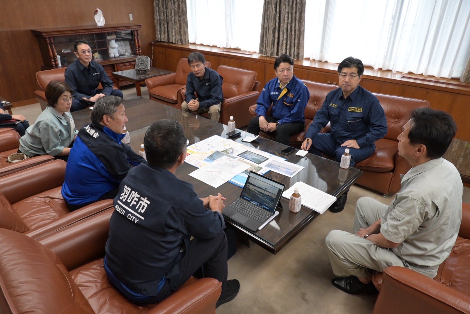 羽咋市には先週末市内を回らせていただき、市役所では岸博一市長と情報交換