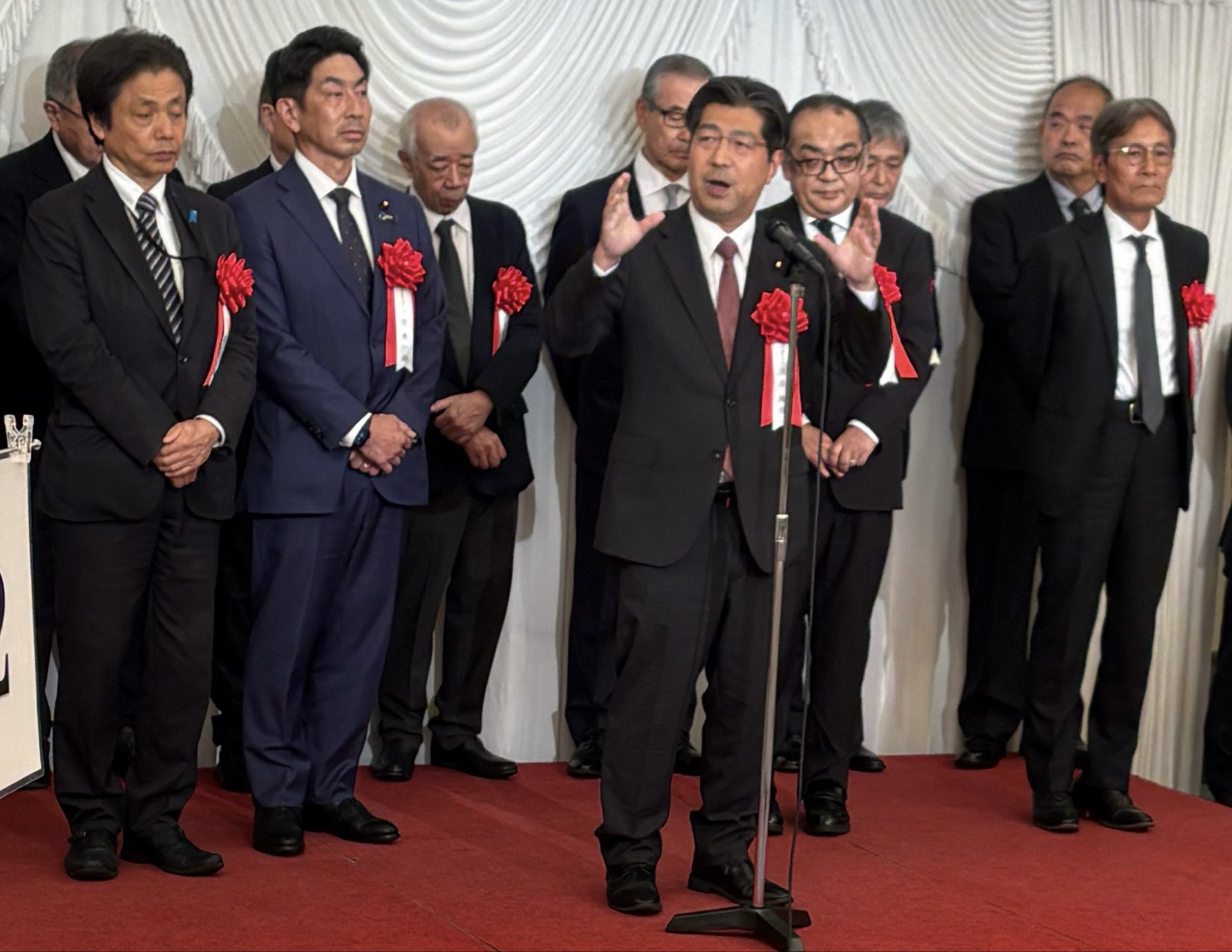 全国柔道整復師連合会（田中威勢夫代表理事）の創立15周年記念祝賀会に駆けつけ、お祝い申し上げました